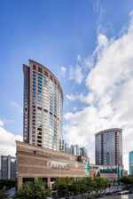 大上海時(shí)代廣場(chǎng)，淮海路商業(yè)綜合體的開(kāi)創(chuàng)者 ——集高端購(gòu)物中心、國(guó)際酒店服務(wù)公寓、甲級(jí)寫(xiě)字樓于一體的時(shí)代地標(biāo)