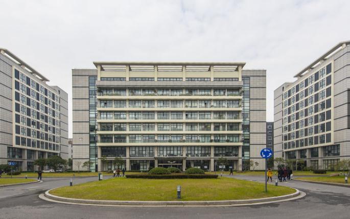 上?？偛?號尊享商務(wù)空間，招商熱線直通未來商機！