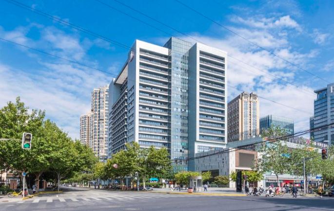 走進(jìn)新城市中心廣場，體驗(yàn)現(xiàn)代高品質(zhì)辦公環(huán)境